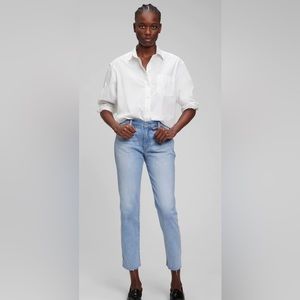 GAP Girlfriend Mid Rise Jean with Washwell - NWT - Light Wash - Size 34/18